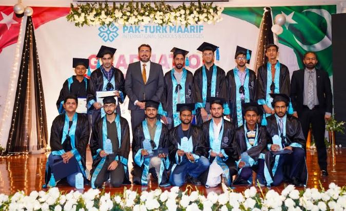 Pak-Durk Maarif Okulları ve Kolejlerinde mezuniyet töreni