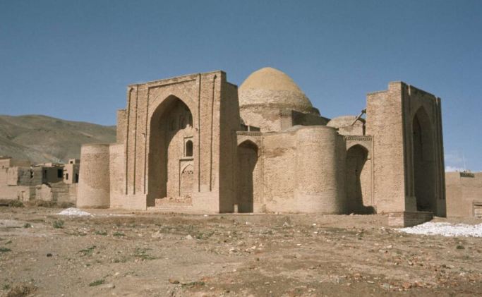 Dozens of foreign tourists visit recreational, historical sites of Ghazni