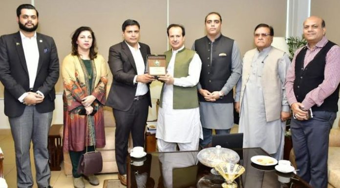 Federal Health Minister assures to address issues of pharmaceutical industry