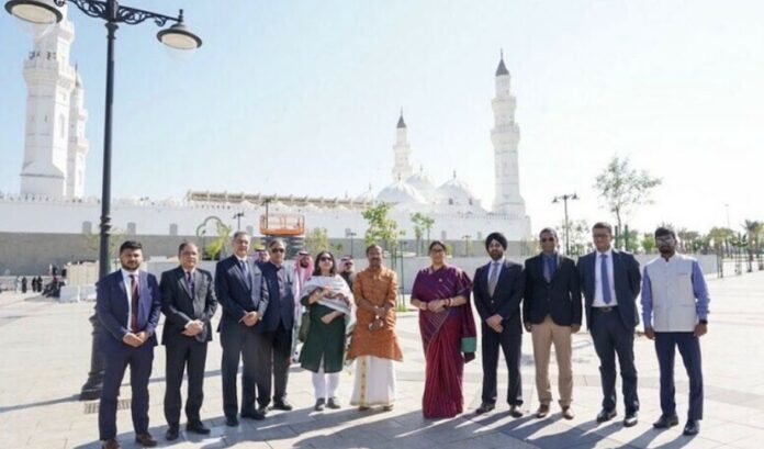 Indian minister visits Madina after New Delhi