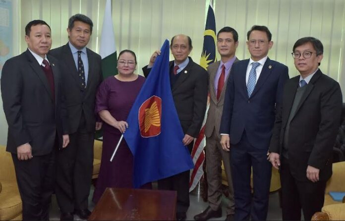 Malaysia hands over ACI chairmanship to the Philippines