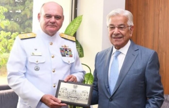 Brazilian Naval Chief calls on Defence Minister