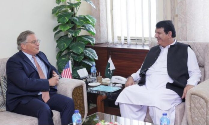 US ambassador meets Amir Muqam