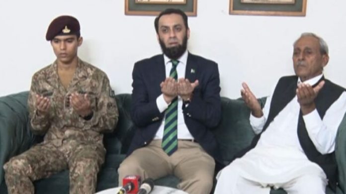 Nation will never forget sacrifices of  martyrs like Ahmed Badr: Tarar