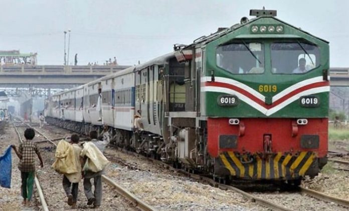 Increased rush at Lahore Railway Station due to motorway closure