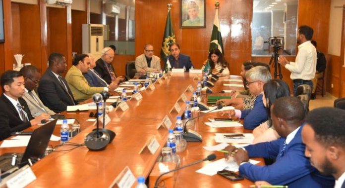 Diplomats briefed on economy, trade at FPCCI