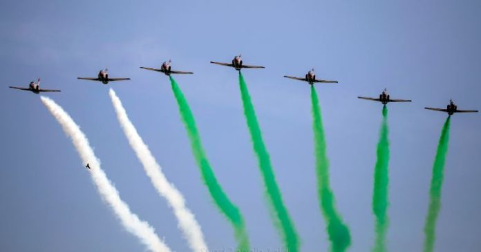 Spectacular flypast by Pakistan air force at the opening match of ICC Champions Trophy