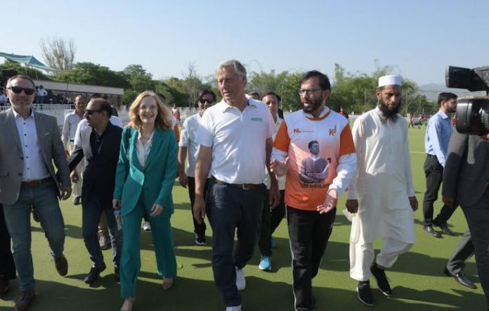 Pakistan must take steps for the hockey development: Bovelander