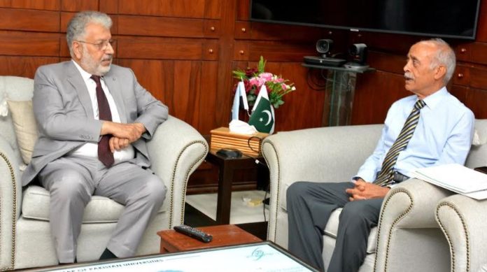 Chairperson PHEC Dr. Iqrar Ahmad calls on Chairman HEC