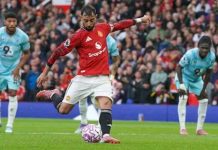 Fernandes scores late penalty to seal first win for under-pressure Amorim Fernandes scores late penalty to seal first win for under-pressure Amorim