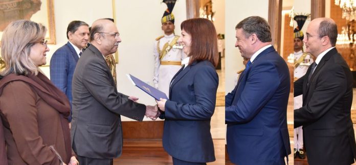 Greece, Hungary, EU envoys present credentials to President Zardari