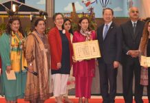 Japan honors Pakistani woman for promoting cultural ties Japan honors Pakistani woman for promoting cultural ties