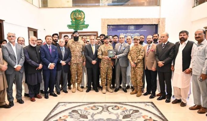 Smog tower, green roads top agenda in commander-chamber talks