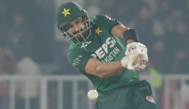 1 Farhan's 80 propels Pakistan past Sri Lanka in T20I tri-series game