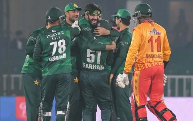 1 Pakistan crushes Zimbabwe by 69 runs, books spot in Tri-Series Final