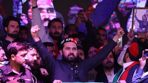 11 KP CM Afridi dares Centre to impose governor's rule