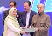 PM Shehbaz calls youth ‘future of Pakistan’ amid laptop distribution in Muzaffarabad PM Shehbaz calls youth ‘future of Pakistan’ amid laptop distribution in Muzaffarabad