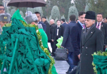 PM Shehbaz lays wreath at Turkmenistan’s Neutrality Monument
