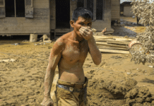 Starvation fears as more heavy rain threaten flood-ruined Indonesia Starvation fears as more heavy rain threaten flood-ruined Indonesia