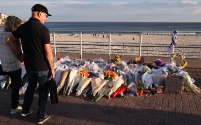 6 Australia stops in silence for Bondi Beach shooting victims