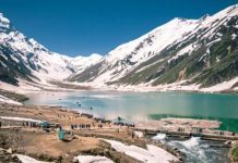 Snow blanketed Naran-Kaghan valleys captivates tourists amid playful hide and seek of sun and rain at Saiful Malook lake Snow blanketed Naran-Kaghan valleys captivates tourists amid playful hide and seek of sun and rain at Saiful Malook lake