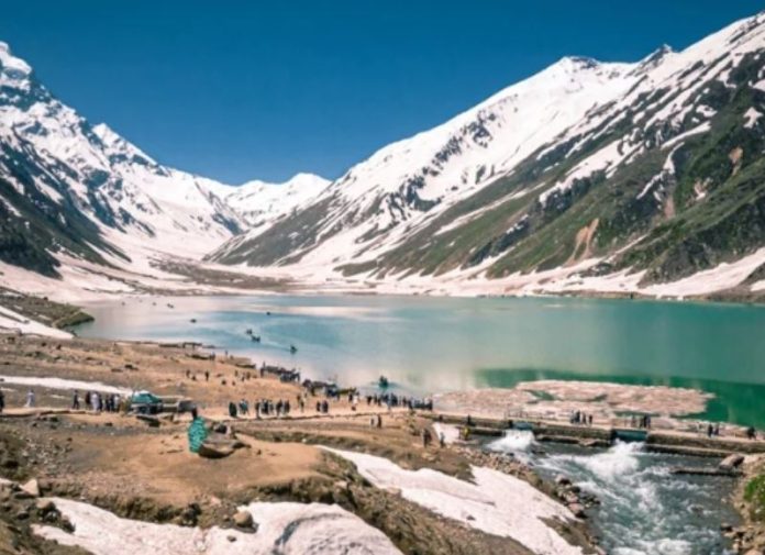 6 Snow blanketed Naran-Kaghan valleys captivates tourists amid playful hide and seek of sun and rain at Saiful Malook lake