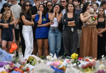 Witnesses tell of courage, panic in wake of Bondi Beach shootings