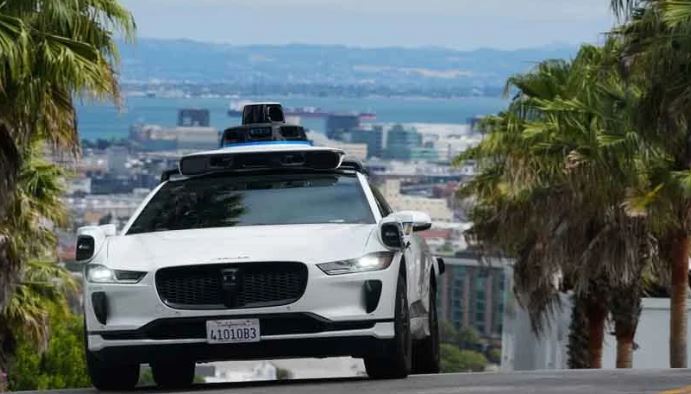 6 Woman gives birth inside self-driving taxi in US