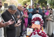 Literary trust and fans offer fateha at Poet Parveen Shakir grave in Islamabad Literary trust and fans offer fateha at Poet Parveen Shakir grave in Islamabad