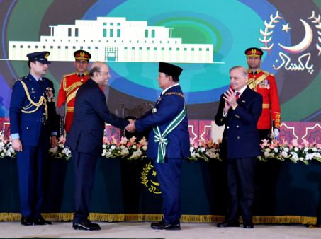 DNA 9-21 Indonesian President decorated with award