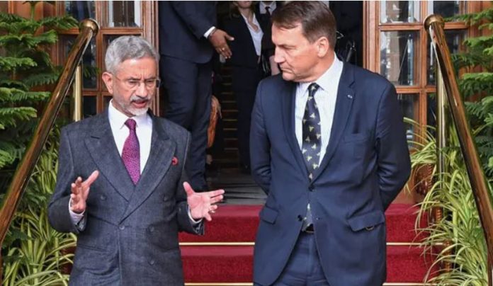 00 Polish minister visit to Pakistan Diplomatic row between New Delhi and Poland