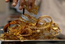 Gold crosses Rs500,000 mark for first time in Pakistan’s history Gold crosses Rs500,000 mark for first time in Pakistan's history