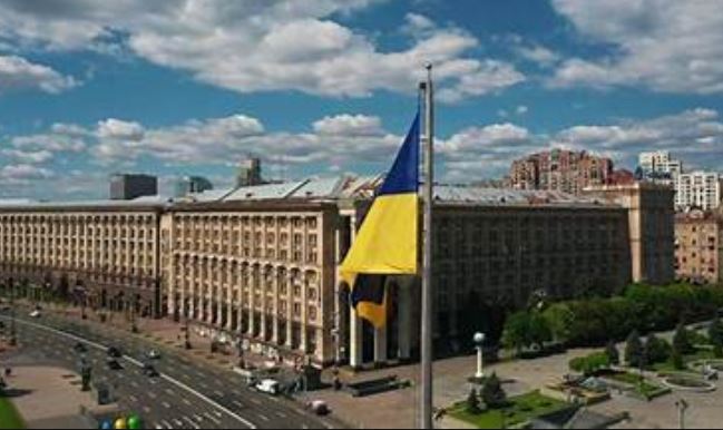 000 'Hard to survive': Kyiv's elderly shiver after Russian attacks on power and heat