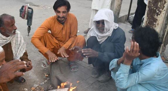 0000 Karachiites quiver as mercury drops to chilling 6.2°C — lowest this winter