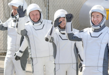 Astronauts leave ISS in first-ever medical evacuation