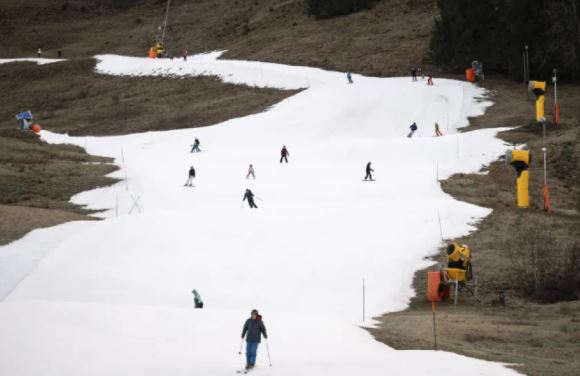 000 Climate change puts Norway's love of skiing to the test