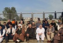 Opposition ‘decides to continue’ parliament protest as PTI raises concern over Imran’s treatment Opposition 'decides to continue' parliament protest as PTI raises concern over Imran's treatment