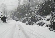 Roads open as Murree records fresh snowfall; police advise caution Roads open as Murree records fresh snowfall; police advise caution