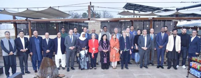 DNA 27-8 Ahsan Bakhtawari hosts iftar for diplomats, friends