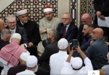 Australian mosque protesters heckle PM Albanese over Israel stance Australian mosque protesters heckle PM Albanese over Israel stance