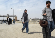 Pakistanis at remote border describe scramble to leave Iran