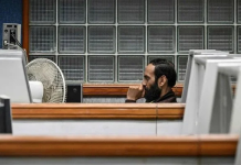 PSX edges lower as US-Iran war dents sentiment