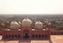 Governor Kundi addresses Friday congregation at Badshahi Masjid Governor Kundi addresses Friday congregation at Badshahi Masjid
