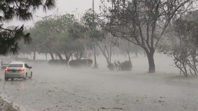 19 Hailstorm brings refreshing chill to capital city