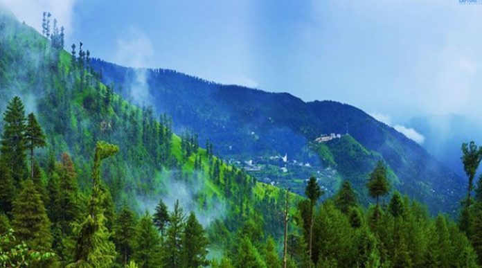 19 Sun peeps through clouds after 3 days rains drawing tourists to Galiyat hills