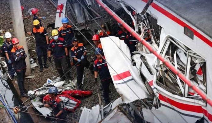 82 Indonesia train crash toll rises to 14 as evacuation completes