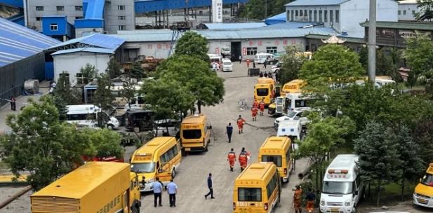 52 China rescuers search for missing after mine blast kills 82