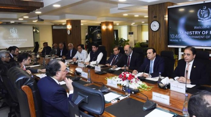 DNA 18-5 FPCCI delegation meets finance minister on budget proposals