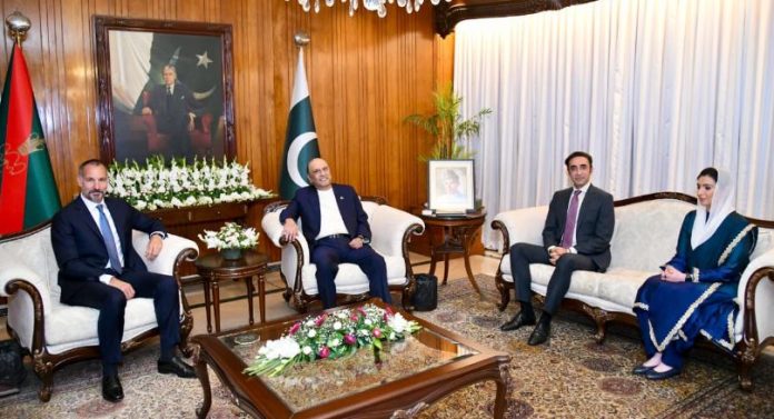 DNA 20-17 President Asif Ali Zardari receives Prince Rahim Aga Khan V