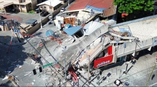 11 Earthquake of magnitude 7.8 strikes off southern Philippines, 15 feared killed